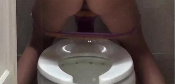  little piss princess plays her pee games at work